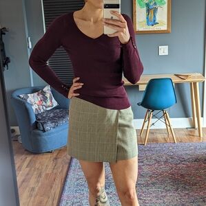 WhiteHouse/BlackMarket V-Neck